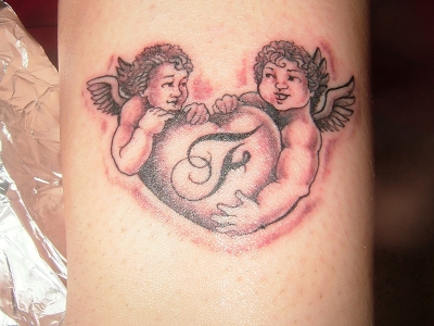 tatouage ange avec coeur