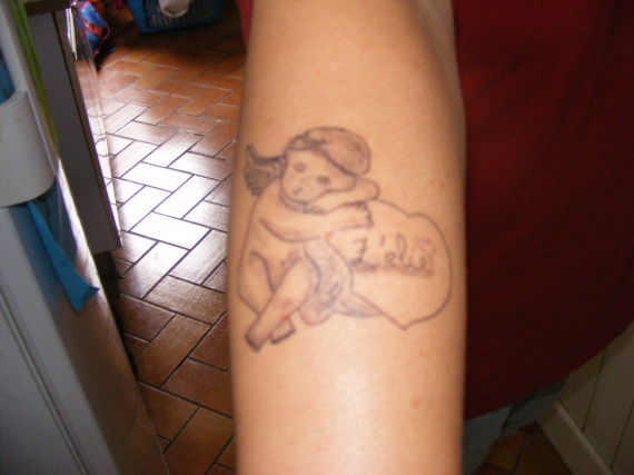 tatouage ange avec initiale