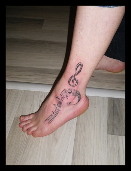 tatouage ange cheville