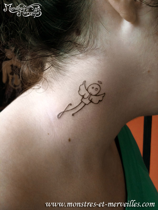 tatouage ange cou