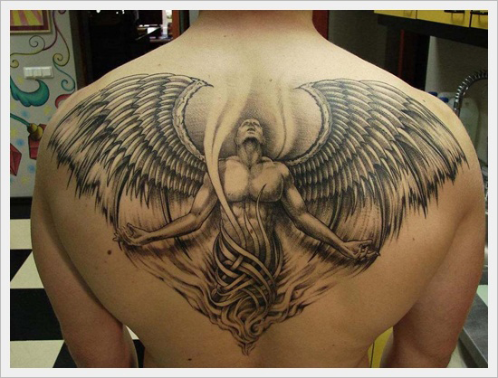 tatouage ange haut du dos