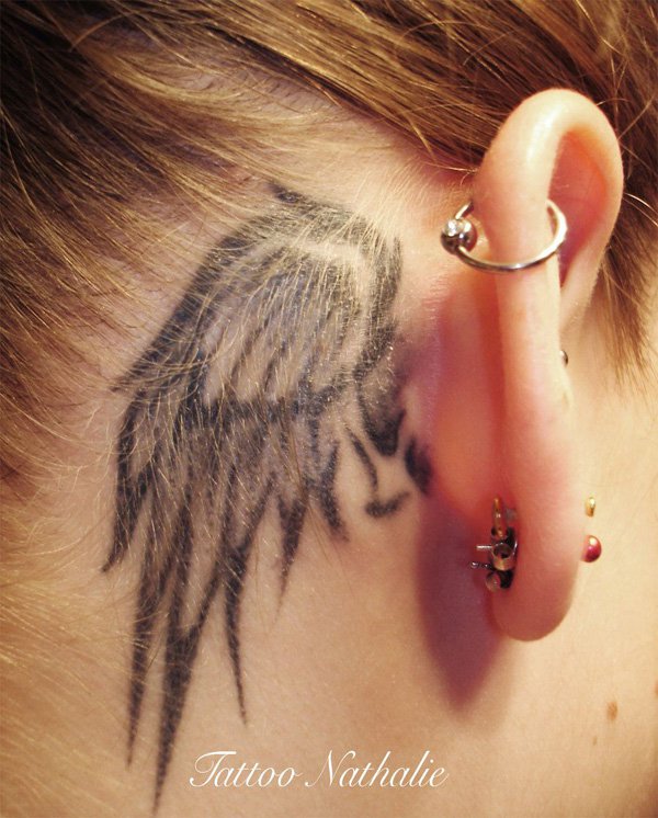 tatouage ange oreille
