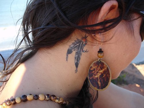 tatouage ange oreille