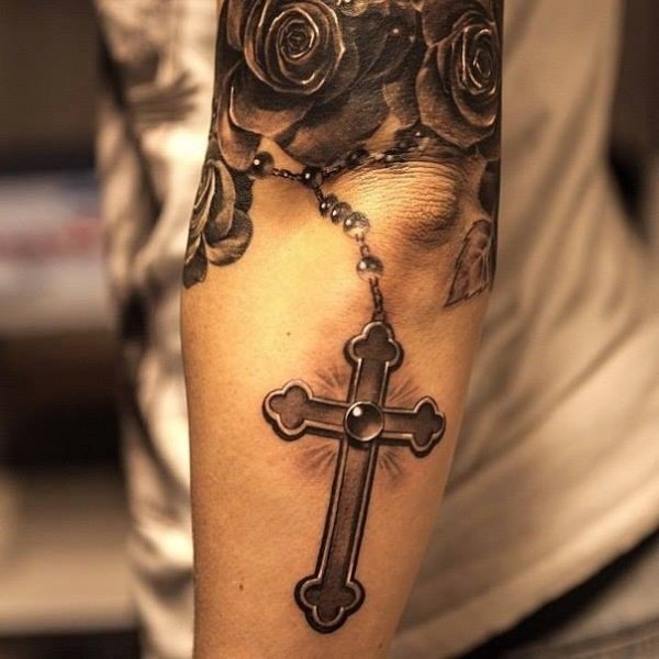 tatouage avant bras croix