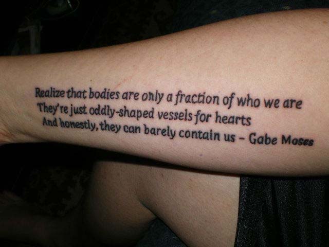 tatouage avant bras ecriture