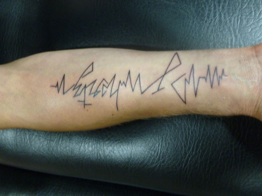 tatouage avant bras ecriture