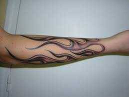 tatouage avant bras flamme