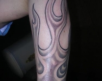 tatouage avant bras flamme