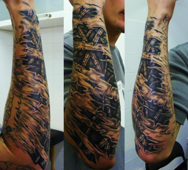 tatouage avant bras homme biomecanique