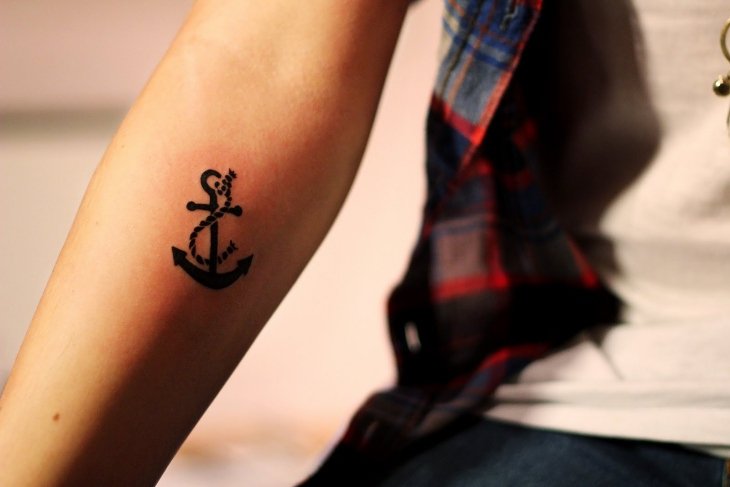 tatouage avant bras homme discret