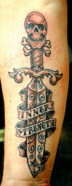 tatouage avant bras homme gothique