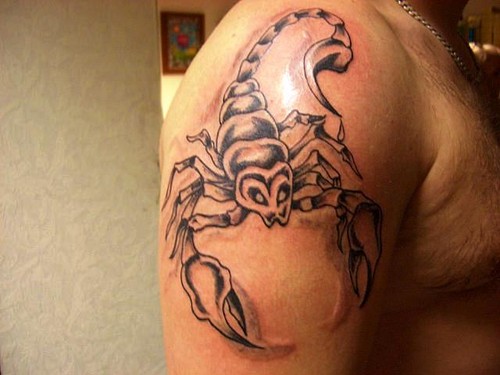 tatouage avant bras intérieur scorpion