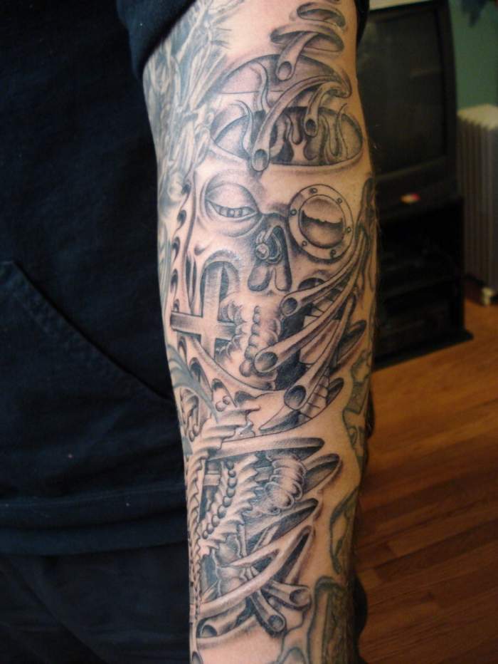 tatouage avant bras mecanique
