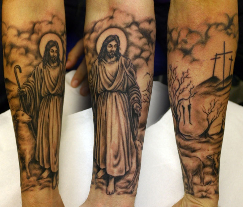 Tatouage avant bras religieux