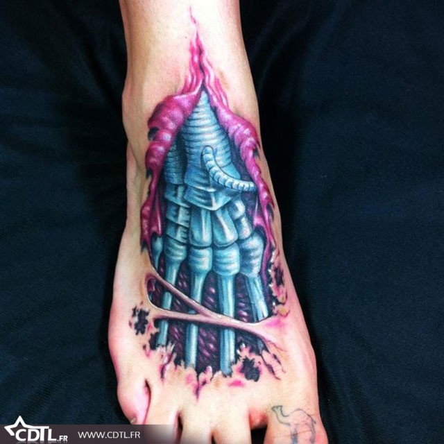 tatouage avant bras robot