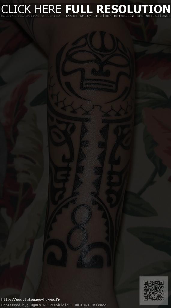 tatouage avant bras tribal homme
