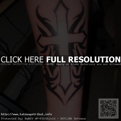 tatouage avant bras tribal homme