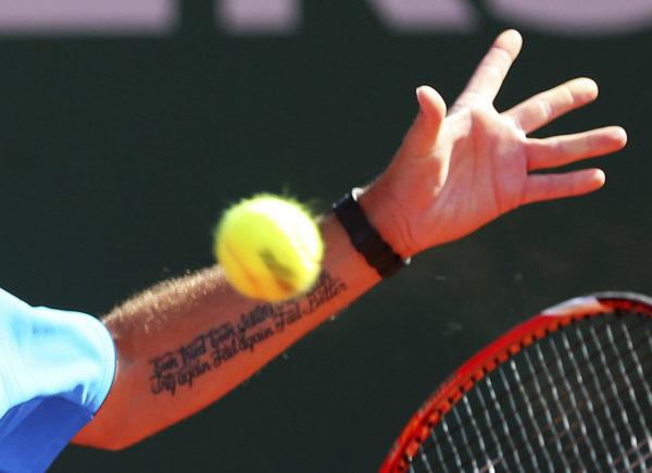 tatouage avant bras wawrinka
