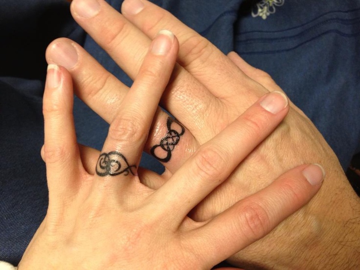 tatouage bague infini