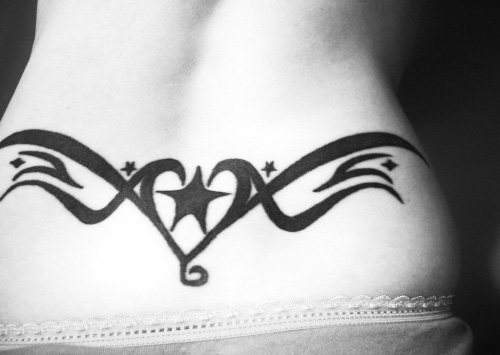 tatouage bas du dos femme péridurale