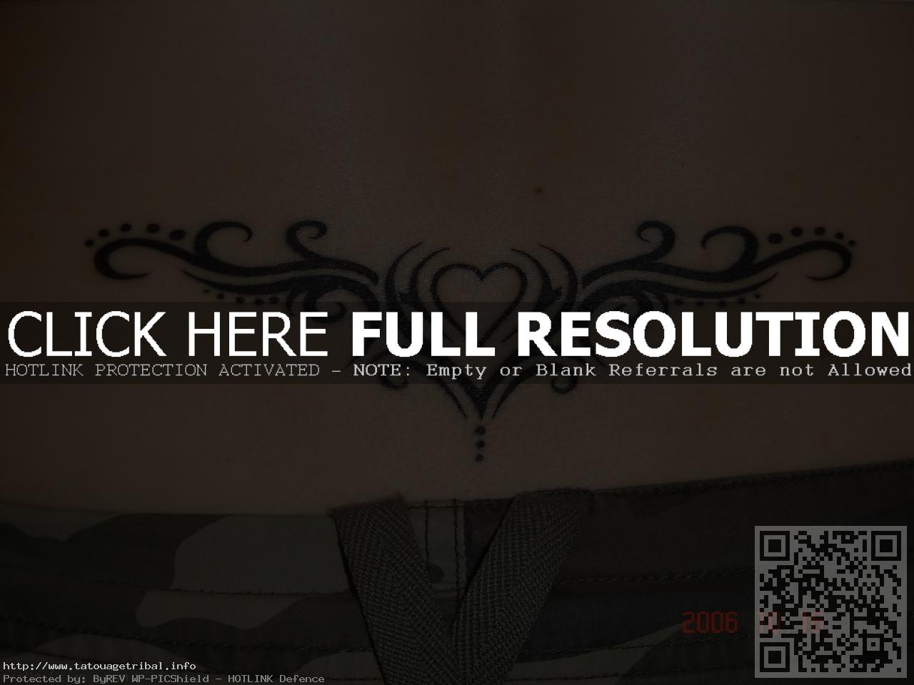 tatouage bas du dos femme tribal