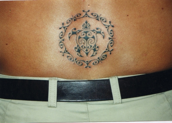 tatouage bas du dos homme