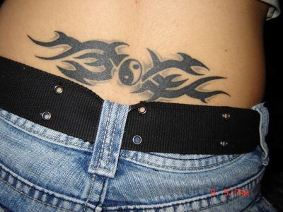 tatouage bas du dos homme