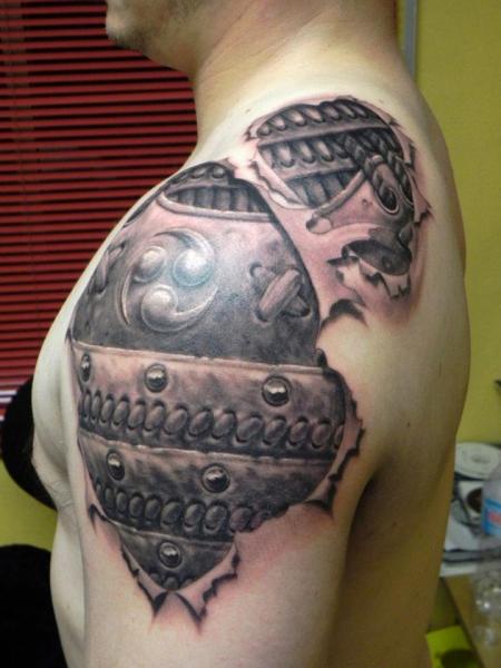 tatouage biomecanique épaule