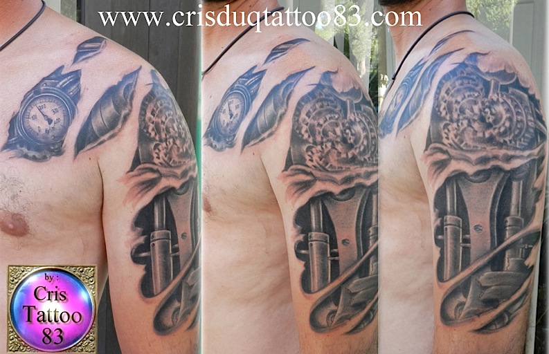 tatouage biomecanique épaule