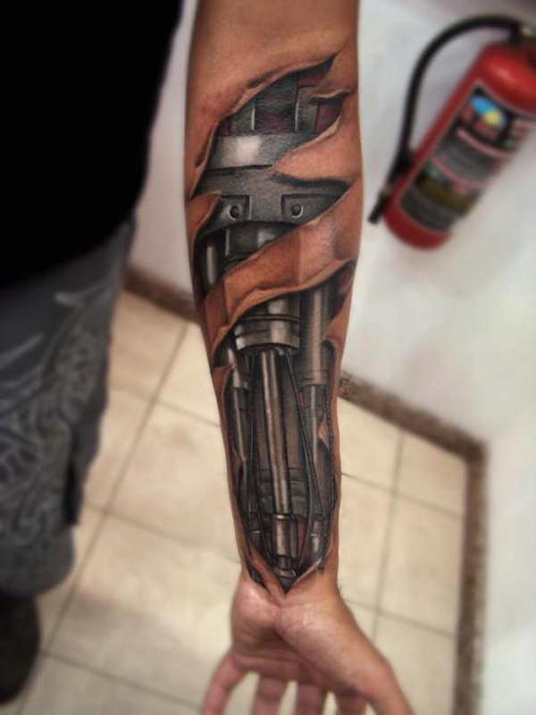 tatouage biomecanique nuque