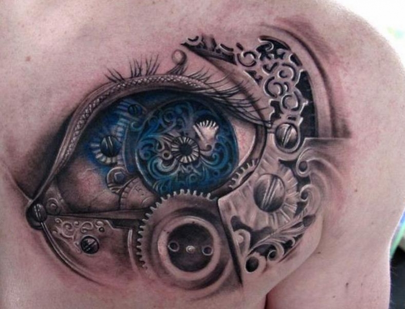 tatouage biomecanique poitrine