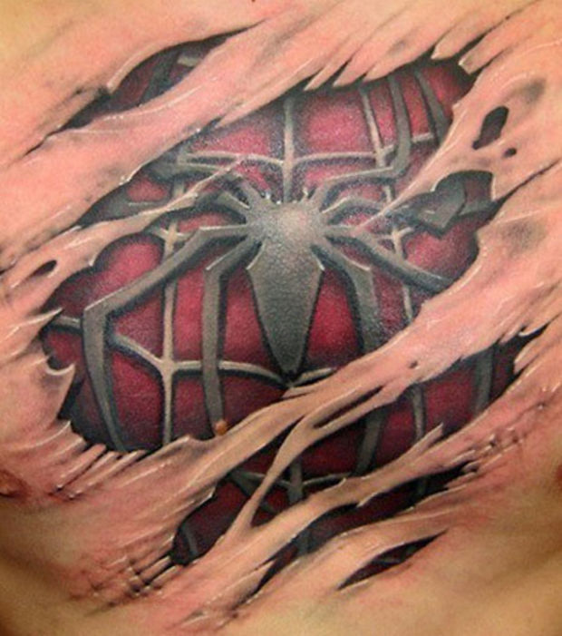 tatouage biomecanique torse