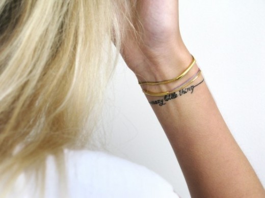 tatouage bracelet discret
