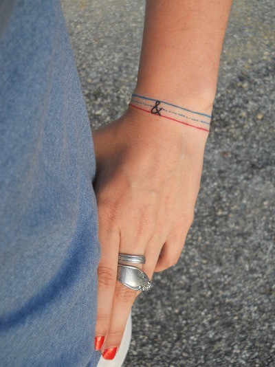 tatouage bracelet discret