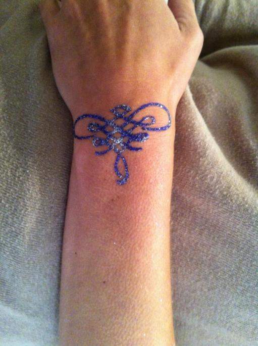 tatouage bracelet noeud poignet