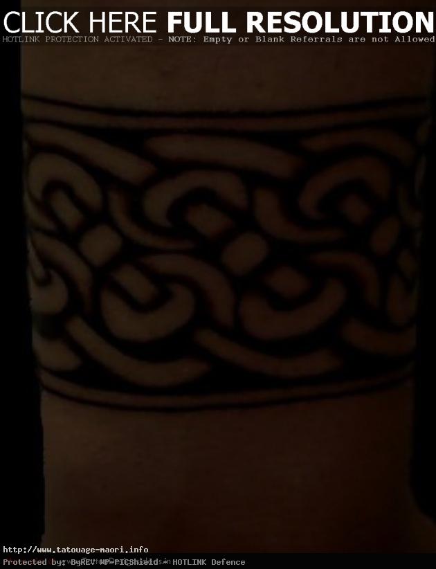 tatouage bracelet poignet polynésien