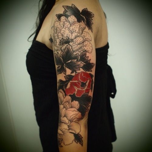 tatouage bras complet fleur