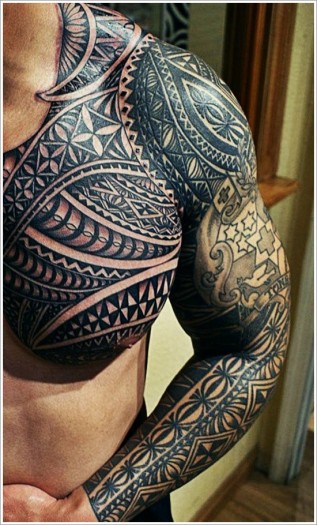tatouage bras entier polynésien