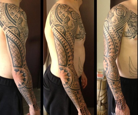tatouage bras entier polynésien