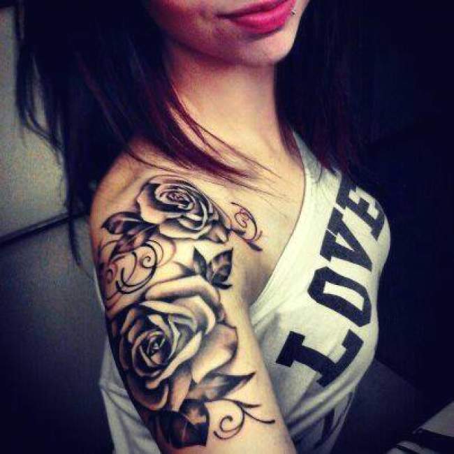 tatouage bras femme fleur