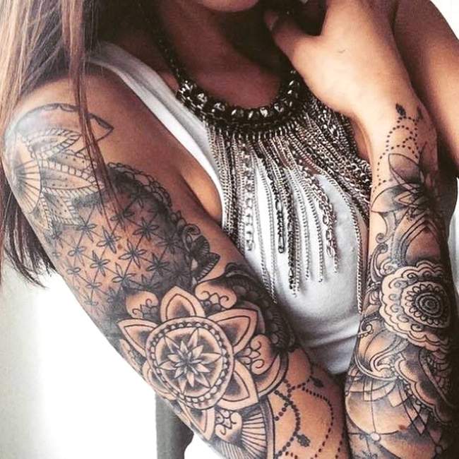 tatouage bras femme fleur