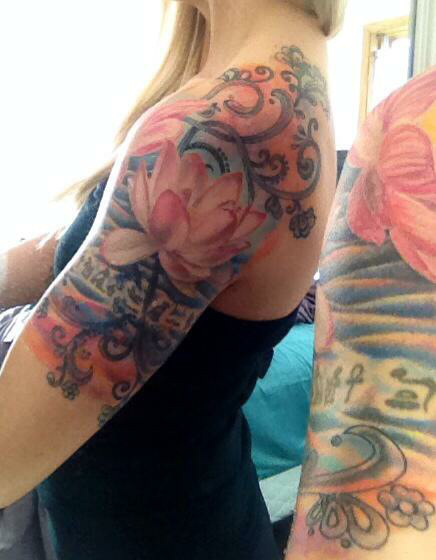 tatouage bras femme fleur