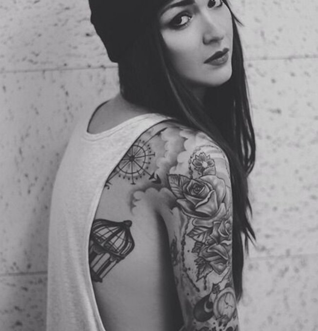 tatouage bras femme fleur