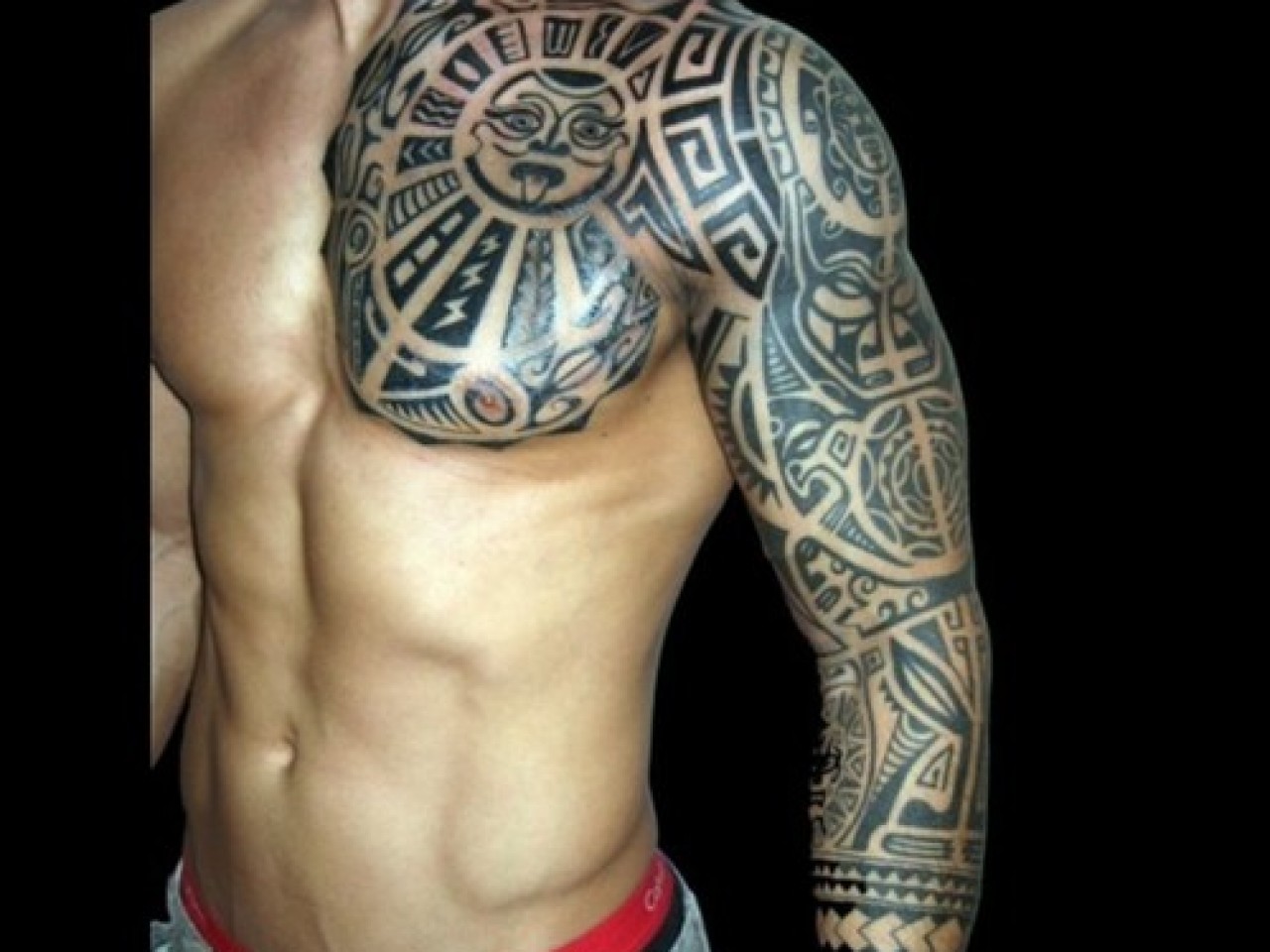 tatouage bras homme