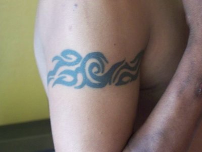 tatouage bras homme bracelet