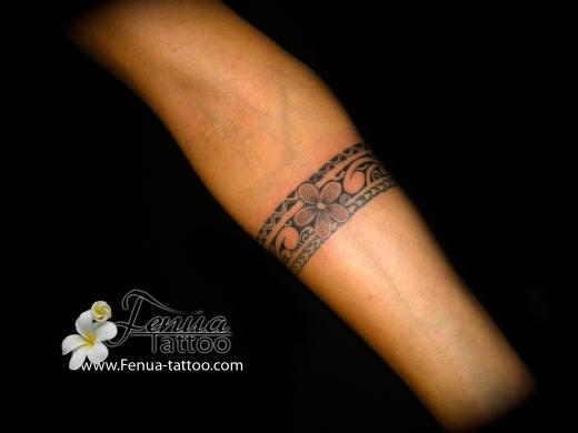 tatouage brassard polynésien