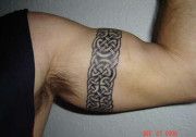 tatouage celtique bras homme