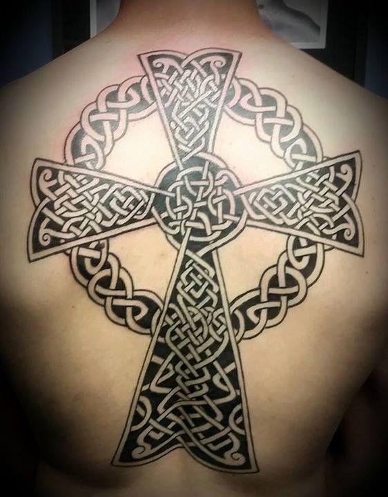 tatouage celtique dos