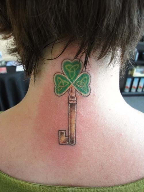 tatouage celtique nuque