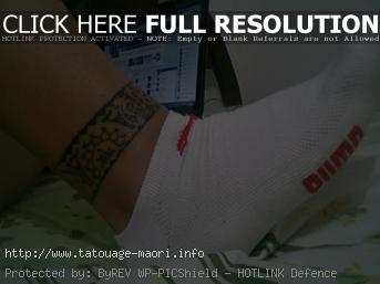 tatouage cheville bracelet polynésien